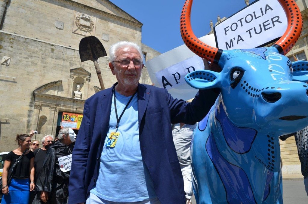 Lucien Clergue lors d'une manifestation de photographes aux Rencontres d'Arles © Geneviève Delalot pour A l'Oeil