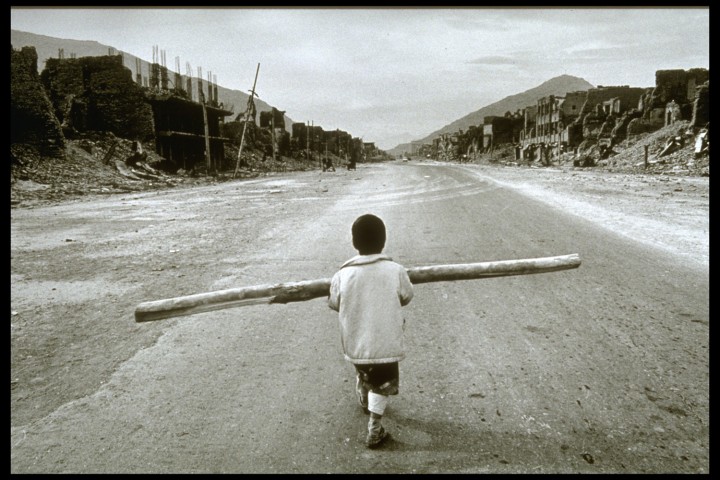 © Laurent Van der Stockt, lauréat 1995. Les enfants de Kaboul