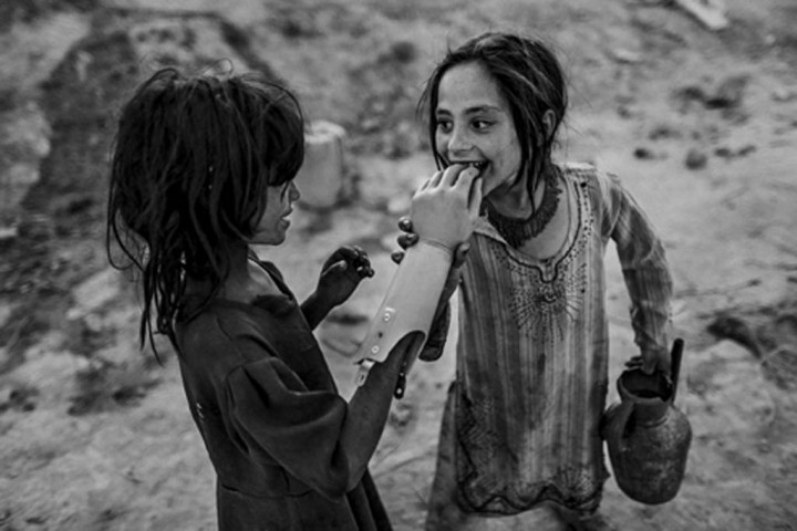 Deux fillettes à Kaboul (c) Majid Saeedi