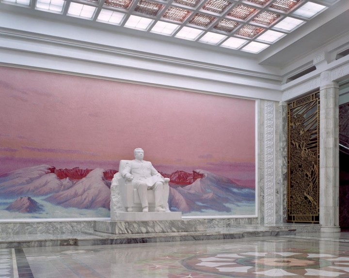 Grand People Study House entrance hall. This is Pyongyang's central library that was built to celebrate leader Kim Il-Sung's 70th birthday. It has a total floor space of 100 000m2 and 600 rooms. © Maxime Delvaux