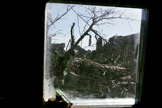 Fallujah, Iraq, The center of the town after operation "Phantom fury". Views from the window of a Marines Humvee. Photo Laurent Van der Stockt/Gamma
