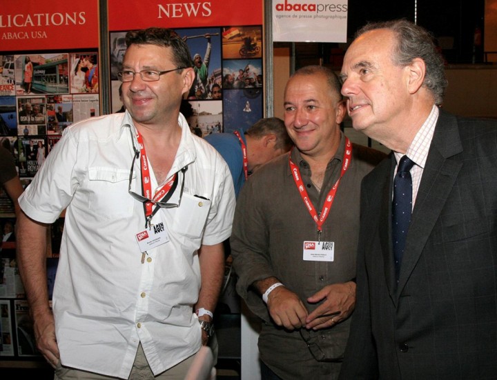 Bruno Cassajus, Jean-Michel Psaila avec Frédéric Mitterrand à Visa pour l'image en 2009 © Abaca press