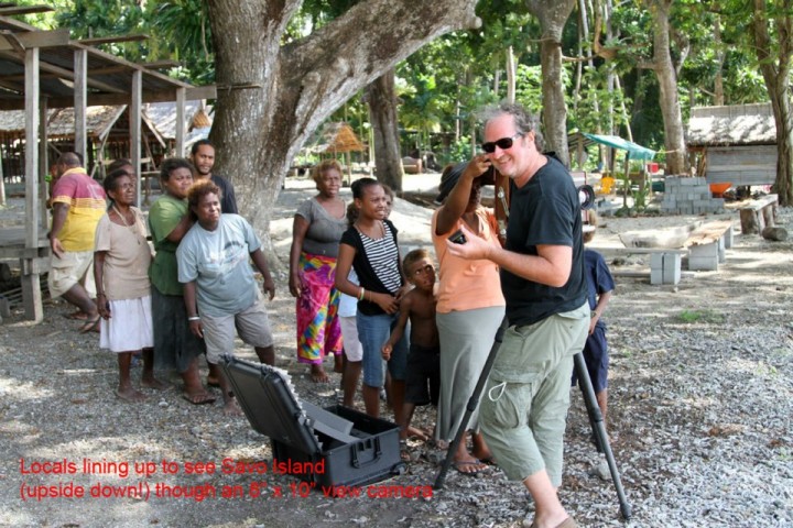 Yan Morvan à Guadalcanal 2011 ©Collection Yan Morvan