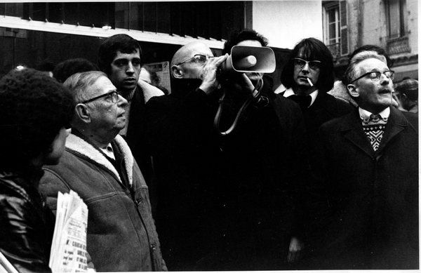 Paris, 27 nov. 1971- Manifestation après la réunion du Comité Djellali et du Secours rouge à la Goutte- d'Or (Paris), conduite par Michel Foucault, Jean Genet, Jean-Paul Sartre et André Glucksmann Photographie. ©Gérard-Aimé / Gamma-Rapho