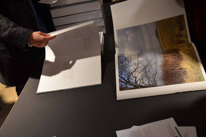 Paris le 9 nov 2015, Vernissage de l'exposition Champs de bataille de Yan Morvan Paris le 9 nov 2015, Vernissage de l'exposition Champs de bataille de Yan Morvan et sortie du livre du même titre aux Editions PhotosynthèsePhotographie ©Geneviève Delalot