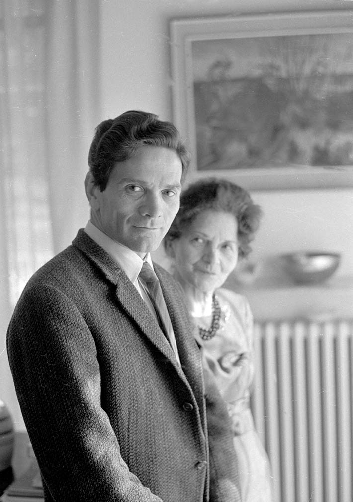 Pier Paolo Pasolini avec sa mère. début années 1960 Photographie ©Mario Dondero
