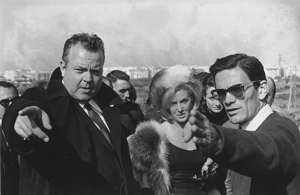 L'acteur americain Orson Welles (1915-1985) et le realisateur italien Pier Paolo Pasolini sur le tournage du film "La ricotta" de Pier Paolo Pasolini (1922-1975). Banlieue romaine. Octobre 1962. ©Dondero/Leemage
