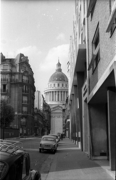 Paris, rue d'Ulm, au fond le Panthéon - Photographie de Gérard-Aimé/Ville de Paris/ BHVP
