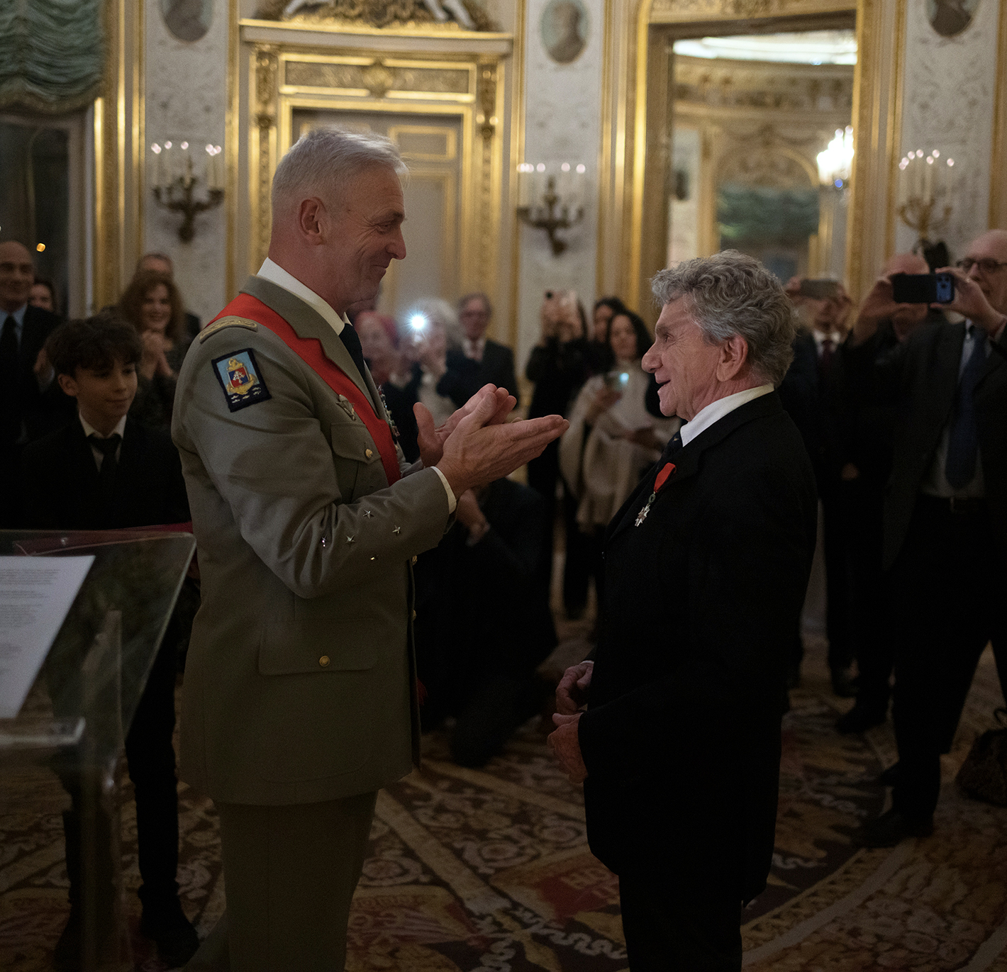 Paris, jeudi 27 novembre 2025 - Le photojournaliste Patrick Chauvel est fait chevalier de la Légion d'honneur par le général François Lecointre; Photographie Dominique Aubert