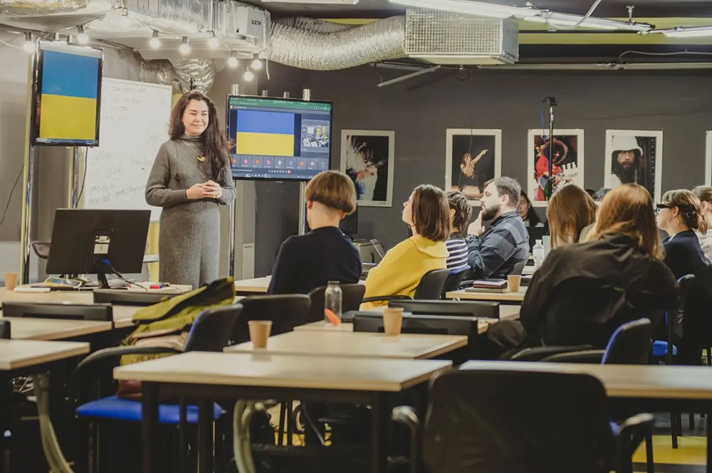 Le programme de formation Kyiv Independent J-School 2.0 destiné aux professionnels des médias lancé en septembre 2024.