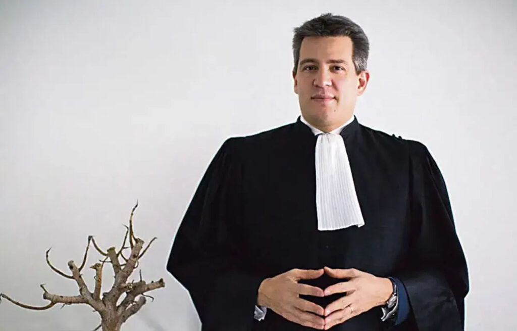 Neeully-sur-Seine, janvier 2014 : Maitre Stéphane Gorrias, Mandataire Judiciaire à son cabinet. Photographie Bernard Bisson / JDD / Sipa press