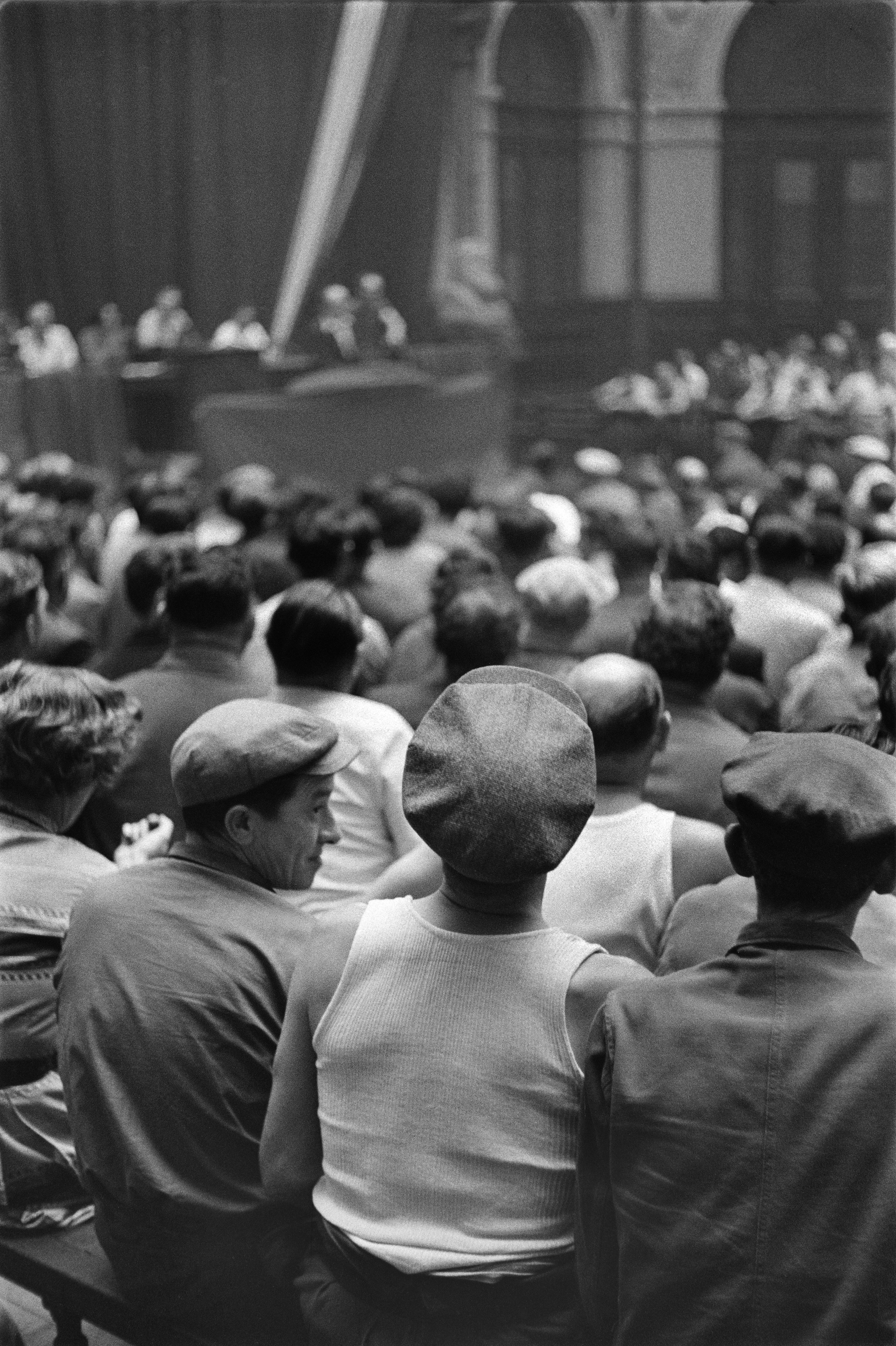 La grève des cheminots. La Bourse du Travail pendant la grève. Paris (10e arr.), août 1953 - Photographie Jean Marquis / Roger-Viollet