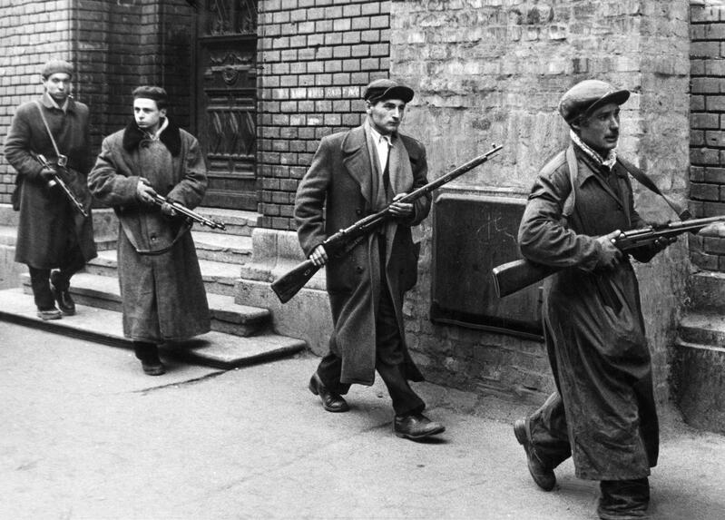Hongrie, Budapest 1956 - Insurgés en armes - Photographie Les Reporters Associés / Gamma-Rapho